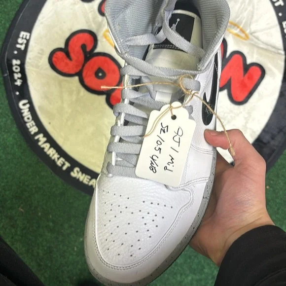 Jordan 1 Mid Cement - Picture 4 of 6